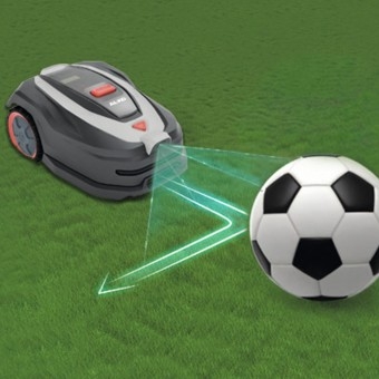 Hindringer registreres og unngås automatisk ved hjelp av det innebygde kameraet